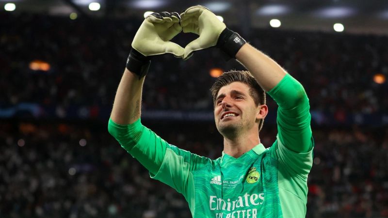 Thibaut Courtois đã thể hiện những phản ứng mạnh mẽ với HLV Dominic Tedesco